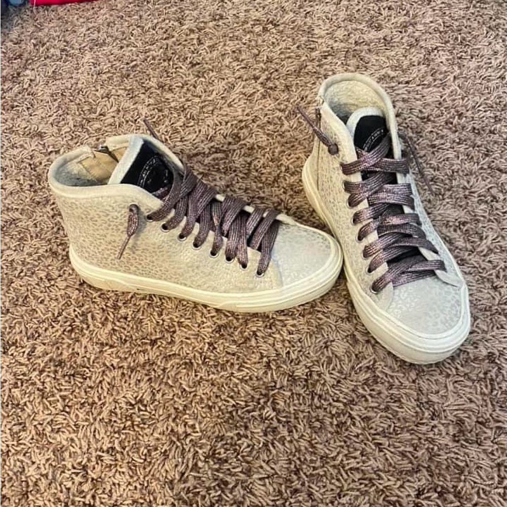 P448 Sneakers!